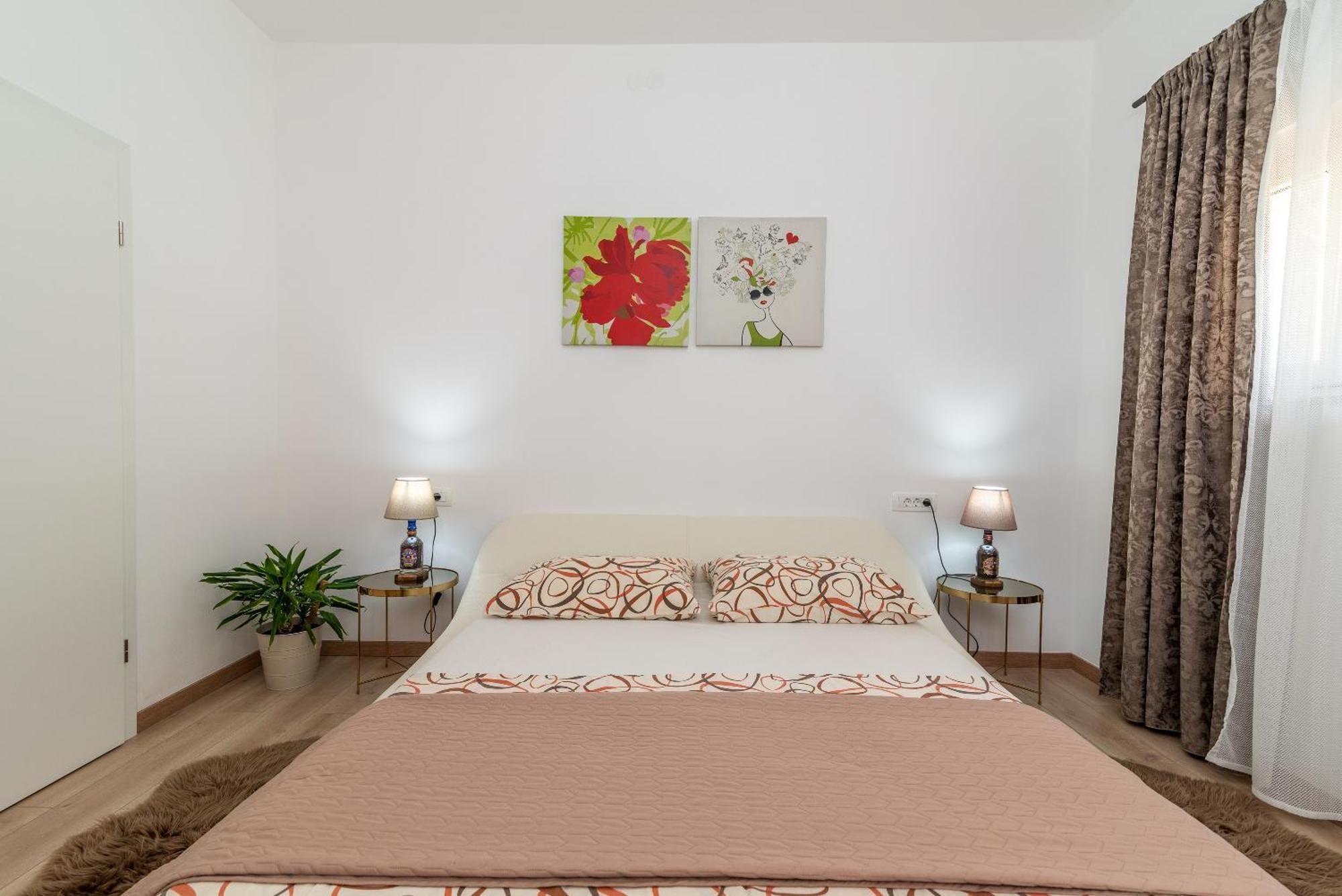 Apartments Fani โตรกีร์ ภายนอก รูปภาพ