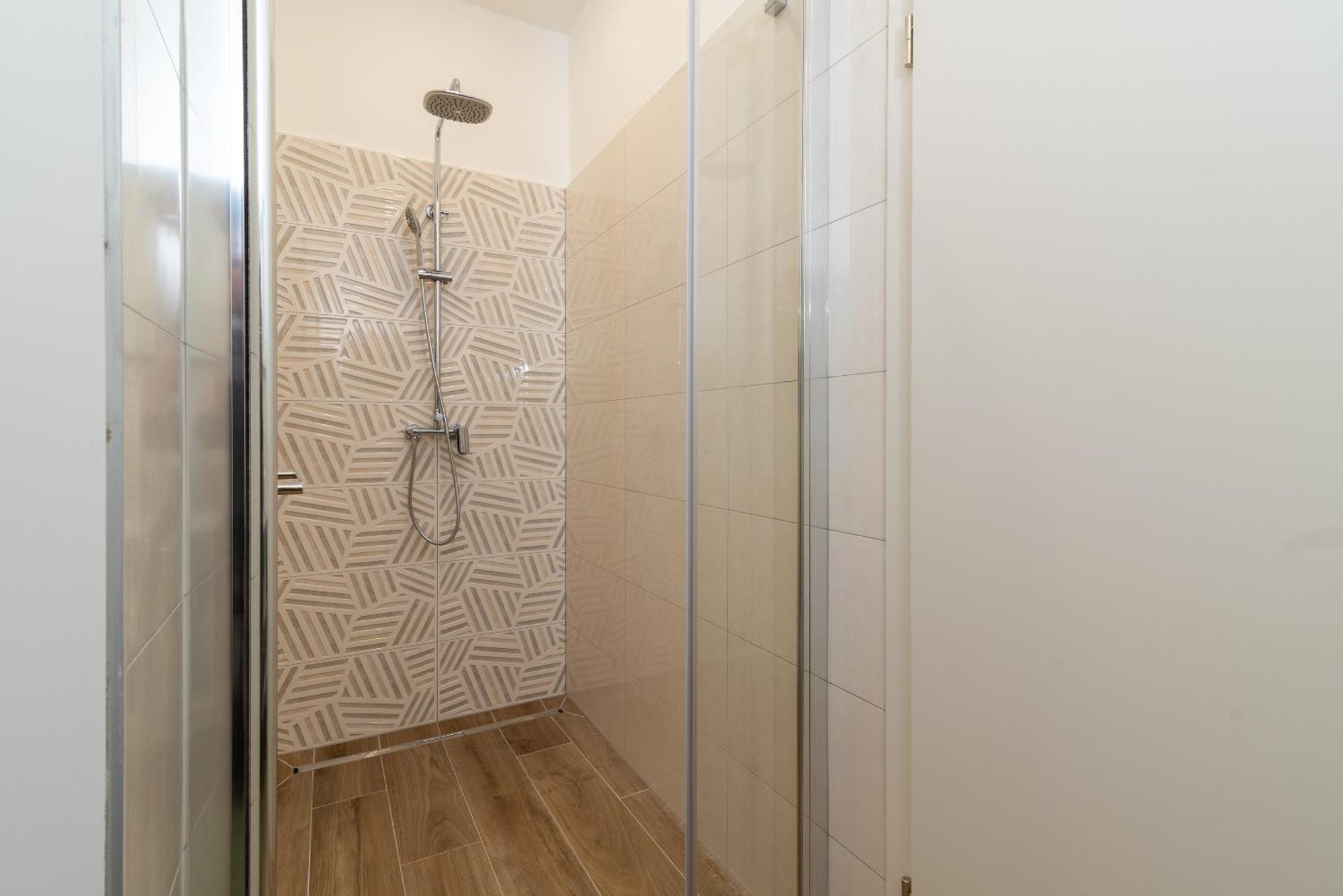 Apartments Fani โตรกีร์ ภายนอก รูปภาพ